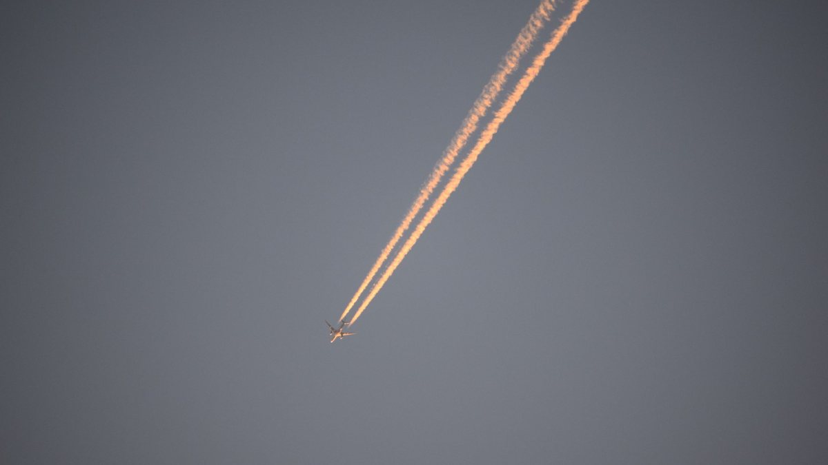 Les Chemtrails : Que Nous Pulvérise-t-on Vraiment Depuis le Ciel ?