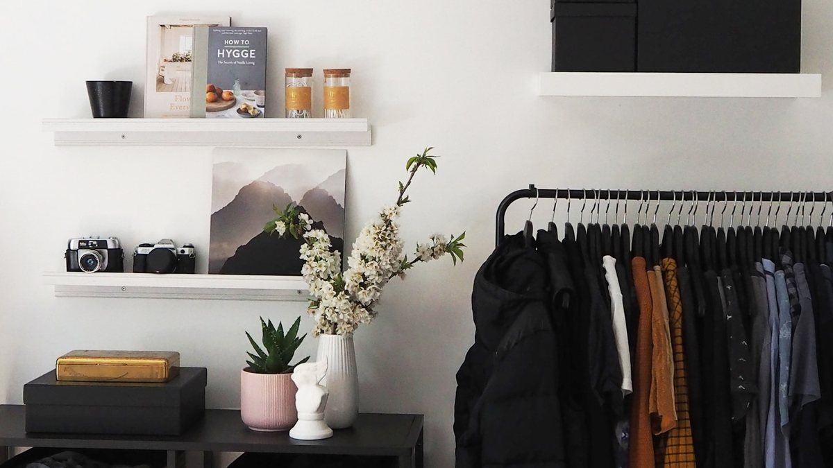 Garde-robe capsule: Simplifier ses vêtements