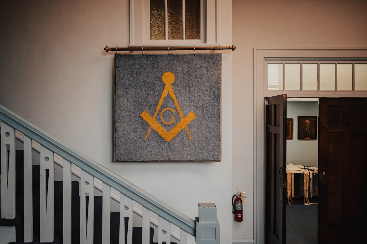 Les Franc-Maçons en France : Le Réseau Secret Qui Contrôle la République