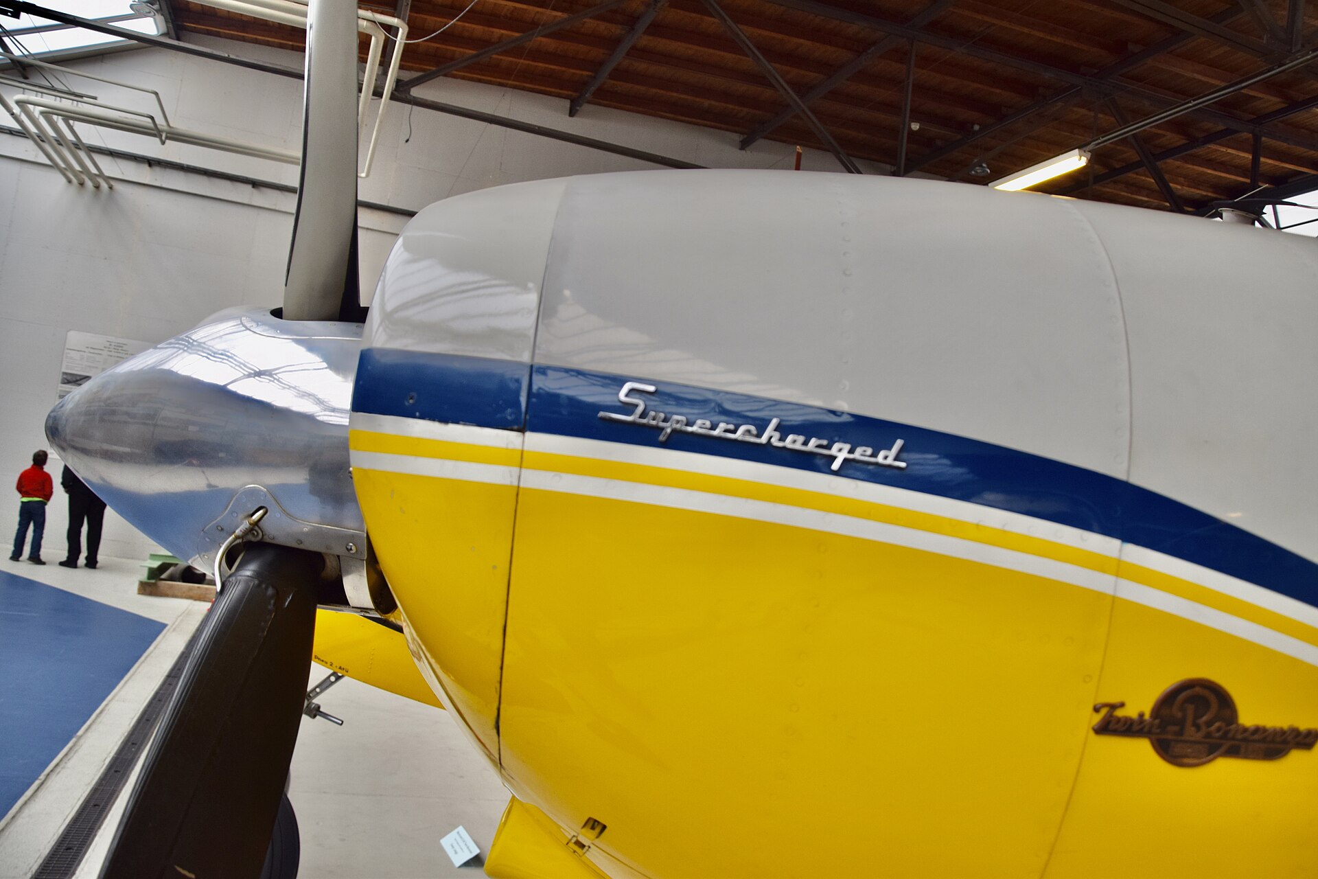 twin engine propeller aircraft